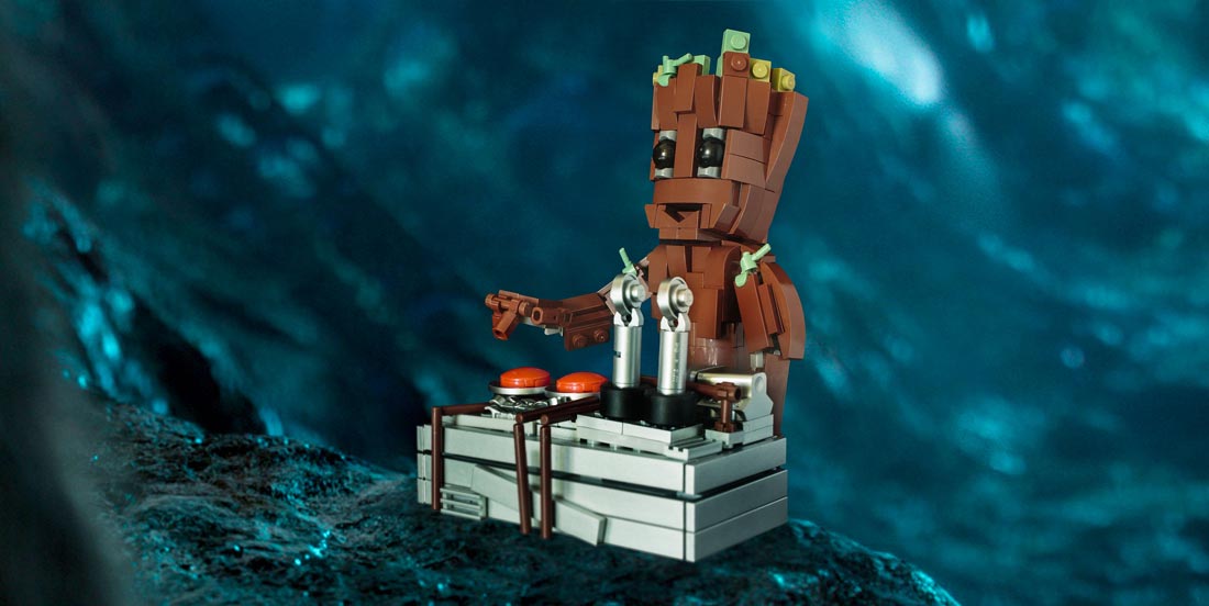 LEGO Baby Groot - Pressing the button